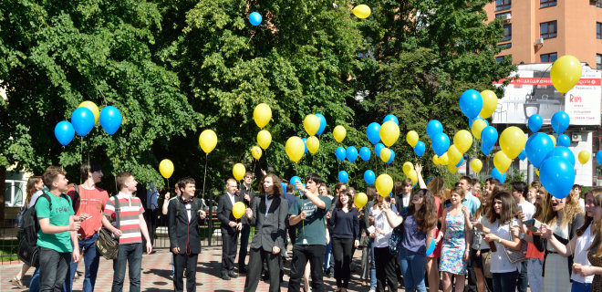 Гриневич призвала отказаться от шариков на выпускных в школах - Фото