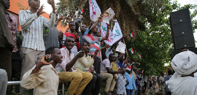 Расстрел протестующих в Судане: из Нила достают десятки тел - Фото