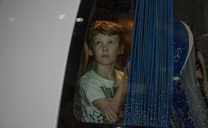 Дети Сусляков вернулись в Украину: фото
