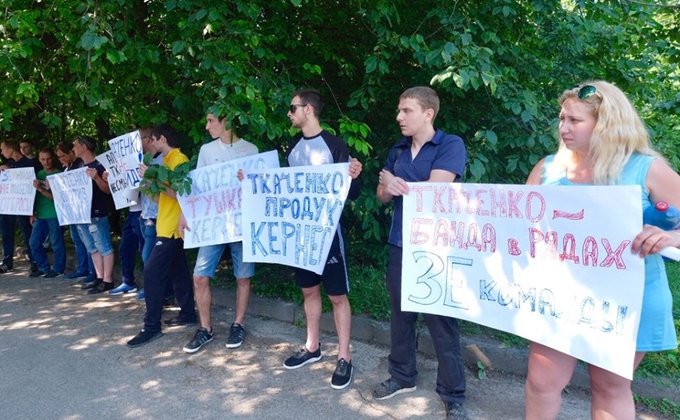 Протест и гольф-кары. В Киеве проходит съезд Слуги народа: фото