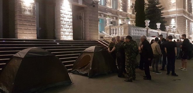 В Молдове блокируют госучреждения, развернули палатки: фото - Фото