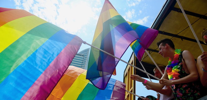 Мужчина получил 15 лет тюрьмы за сжигание флага ЛГБТ - Фото