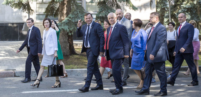 Молдова. Конституционный суд отменил вызвавшие кризис решения - Фото