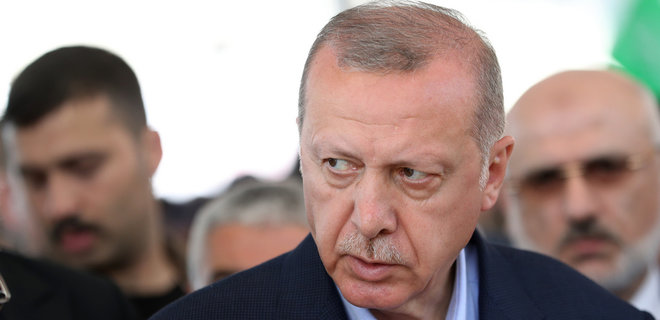 Франция требует от Эрдогана объяснить оскорбление в адрес Макрона - Фото