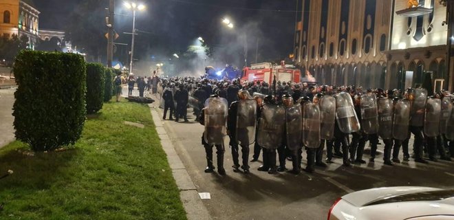 Грузия. Полиция завершила операцию по разгону митингующих - Фото