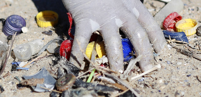 В Тихий океан запустили ловушку для пластикового мусора - Фото