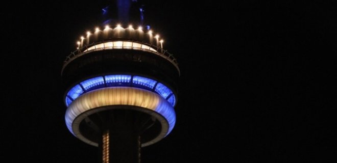 В Канаде самое высокое здание подсветили в честь Украины: фото - Фото