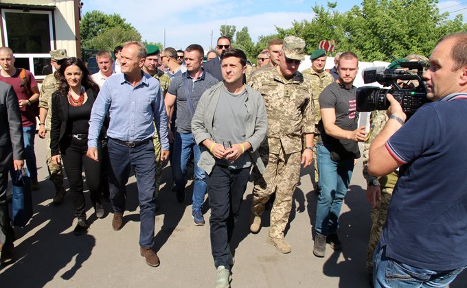 Зеленский и Туск приехали в Станицу Луганскую: фото