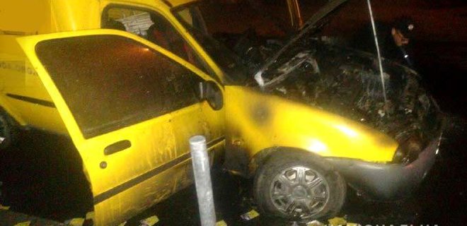 В Ровно ночью сгорел автомобиль кандидата в депутаты от Свободы - Фото