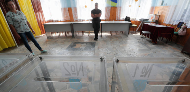 КИУ: 90 000 украинцев проголосовали за кандидатов-двойников - Фото