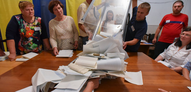 Выборы в Раду. Документы из 50-го округа вывезут авиацией МВД - Фото