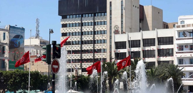 В Тунисе назначили досрочные выборы из-за смерти президента - Фото