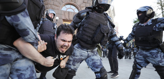 Акция протеста в Москве: более 800 задержанных - Фото