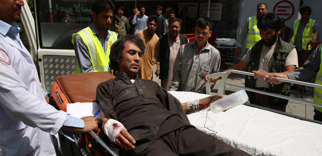 В Афганистане возле здания полиции подорвался террорист-смертник - Фото
