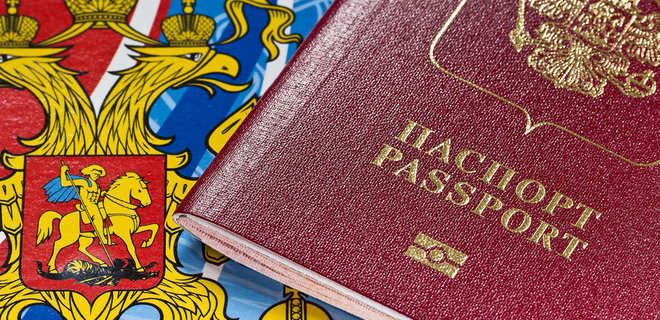 Паспорта РФ в Донбассе: очереди, взятки и недовольства - Фото