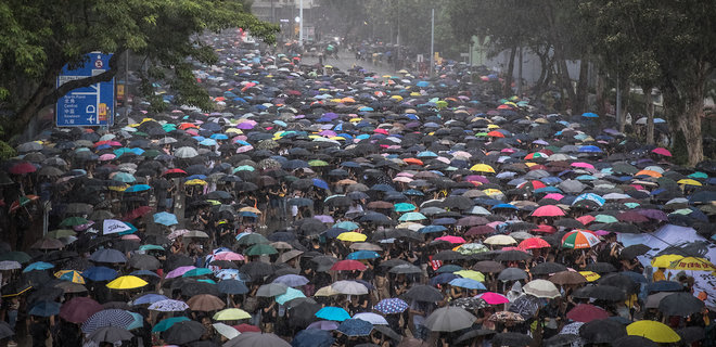 Гонконг: демократическая оппозиция разгромила власти на выборах - Фото