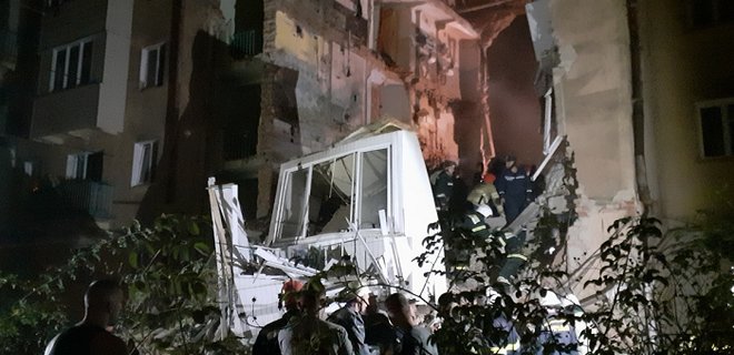 В Дрогобыче взрыв газа в жилом доме, обрушен подъезд: фото - Фото