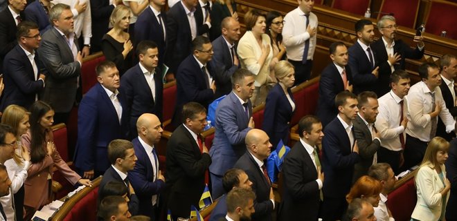 Зеленский хочет лишать депутатов мандата за кнопкодавство - Фото