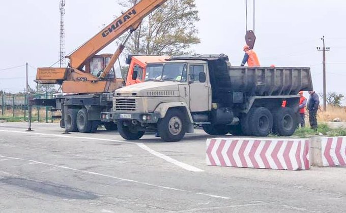 На админгранице с Крымом начали строить новые КПВВ: фото