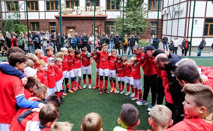 Португальский топ-клуб открыл футбольную школу в Харькове - фото