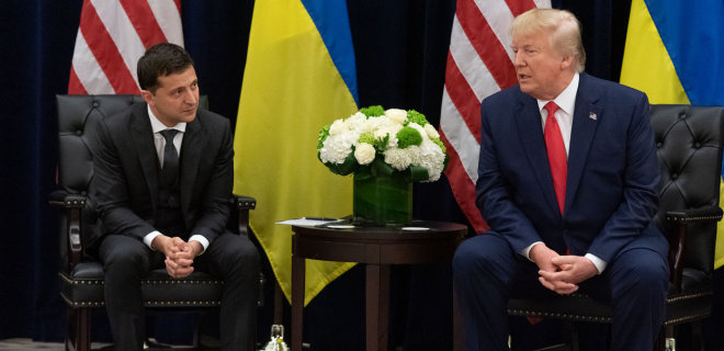 США заморозили помощь Украине через час после беседы президентов - Фото