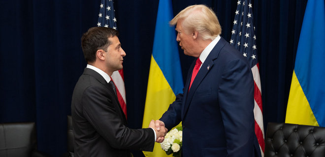 Зеленский: Байден помогает Украине больше, но я не знаю, как бы реагировал на войну Трамп - Фото