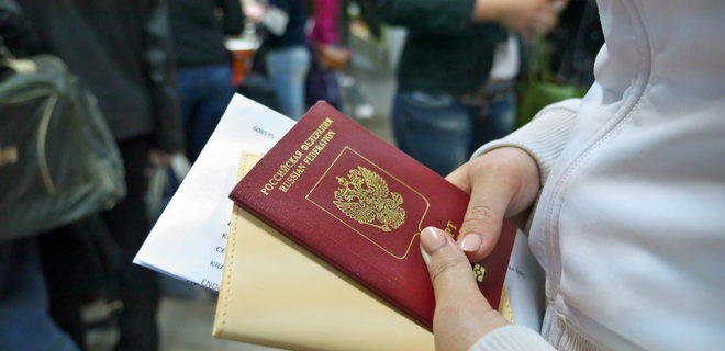 "За все надо платить хабар". Сколько стоят паспорта РФ в Донбассе - Фото