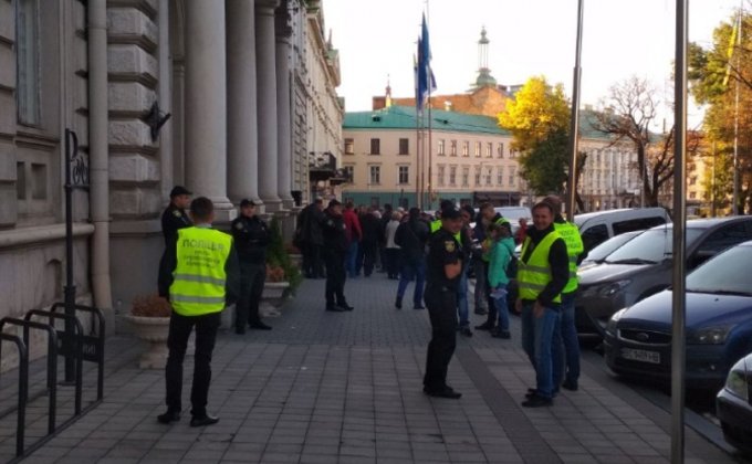Во Львове требуют отставки главы областной полиции: фото