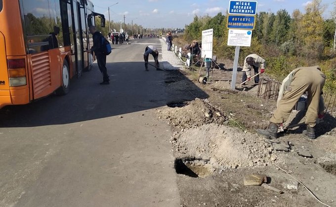 Как восстанавливают мост в Станице Луганской: фото, видео