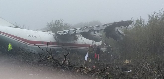 Аварийная посадка самолета во Львове: есть погибшие - фото - Фото