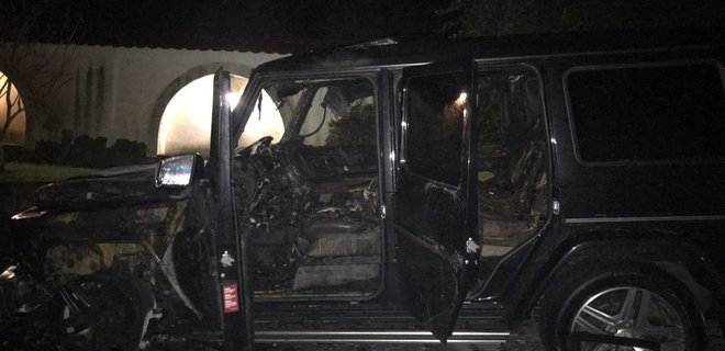 В Ровенской области депутату облсовета сожгли элитное авто: фото - Фото