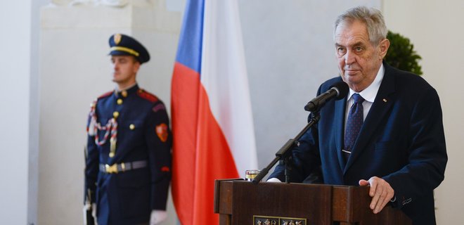 Президента Чехії Земана доставили у військовий госпіталь - Фото