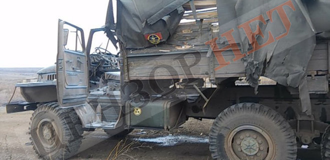 На Донбассе боевики обстреляли грузовик с военными: фото - Фото