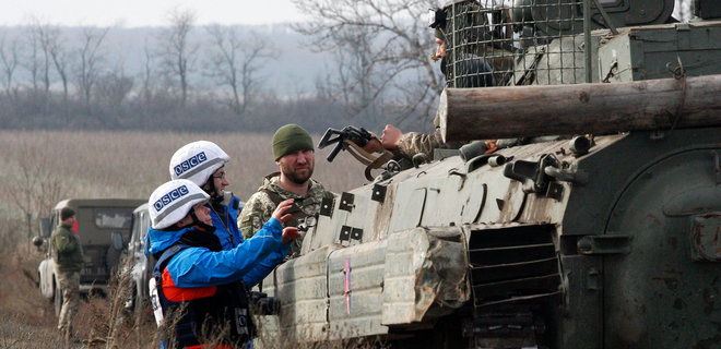 Донбасс. Оккупанты блокировали миссию ОБСЕ у мест разведения войск и у границы с Россией - Фото