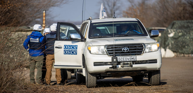 Впервые ОБСЕ зафиксировала контейнер с флагами на границе с РФ - Фото