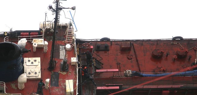 Крушение танкера в Одессе: Загрязнение превышает норму в 53 раза - Фото