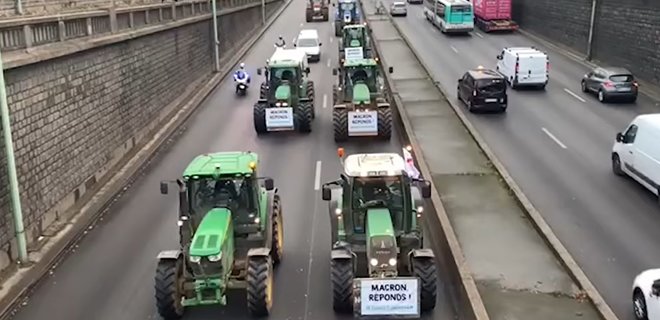 Фермеры на 1500 тракторах заблокировали въезды в Париж: видео - Фото
