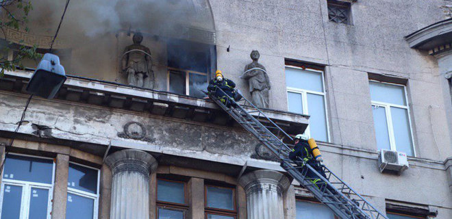 Пожар в Одессе. Спасатели завершили работы - Фото
