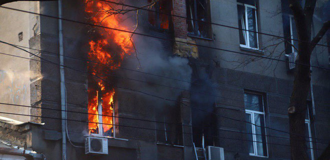 Крупный пожар в колледже Одессы. Спасатели сообщили детали  - Фото