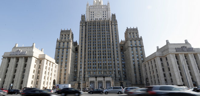 Россия высылает 10 американских дипломатов и угрожает США новыми санкциями - Фото