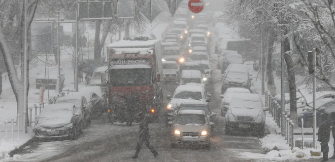 Киев встал в пробках из-за снегопада: карта - Фото