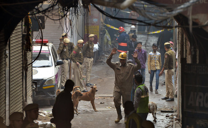 Пожар в Нью-Дели: погибли более 40 человек - фоторепортаж