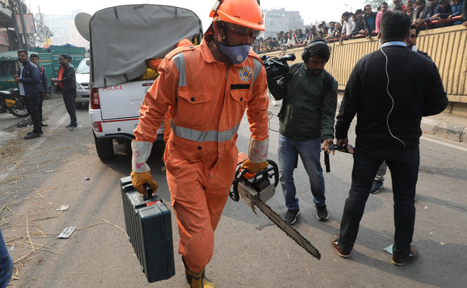 Пожар в Нью-Дели: погибли более 40 человек - фоторепортаж
