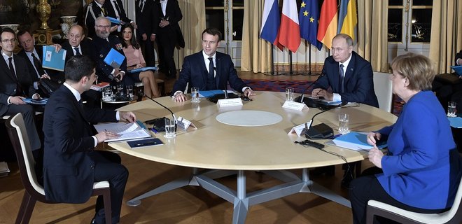 Зеленский и Путин проводят двустороннюю встречу в Париже - Фото