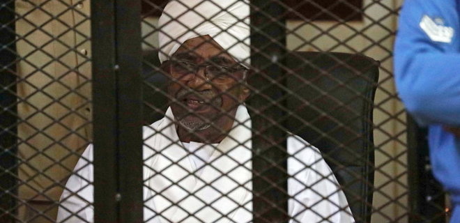 Экс-президент Судана получил два года заключения: назвали причину - Фото