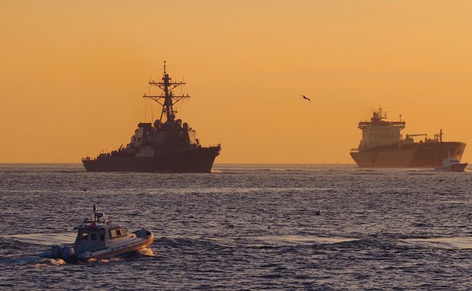 В Черное море зашел ракетный эсминец ВМС США: фото