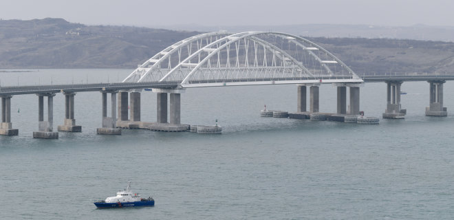 На Крымском мосту после взрывов зафиксировали новый рекорд трафика - Фото