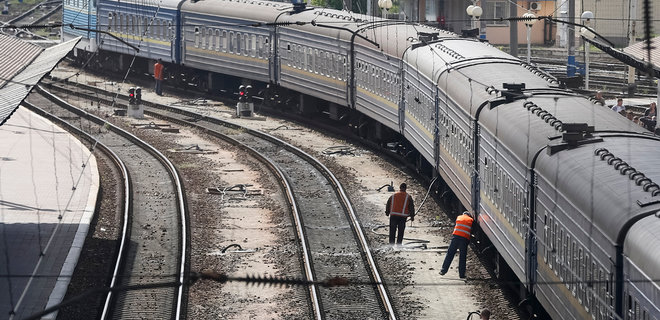 Полиция начала сопровождать два пассажирских поезда Укрзалізниці - Фото
