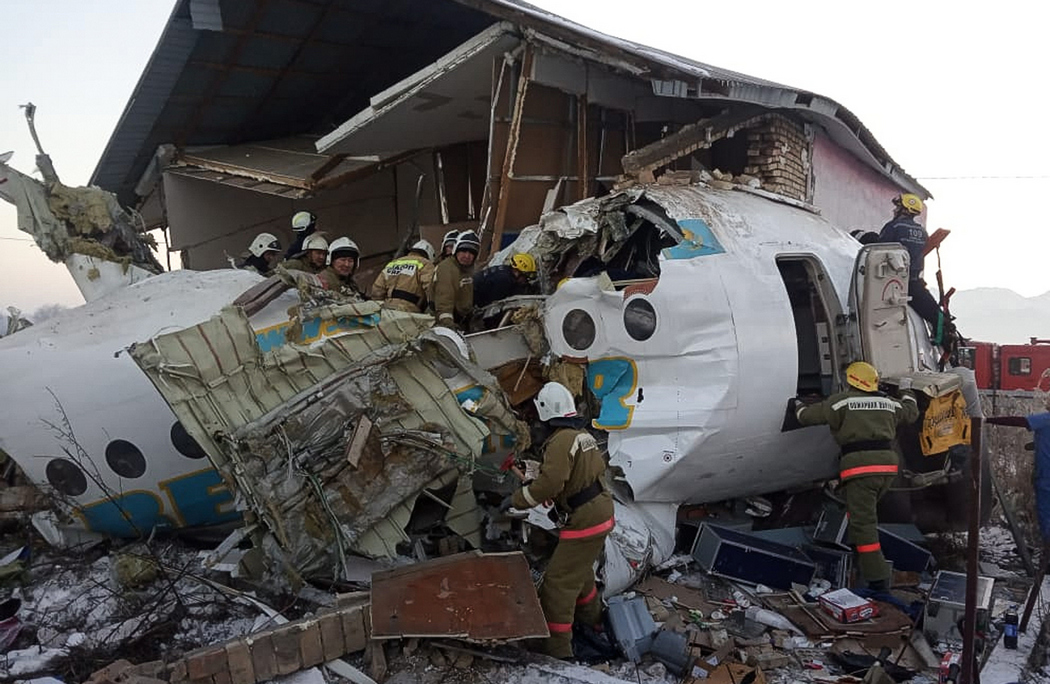 Картинки по запросу картинки авиакатастрофа под алматы