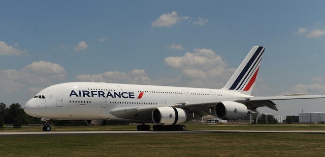 В колодце шасси самолета Air France обнаружили тело ребенка - Фото